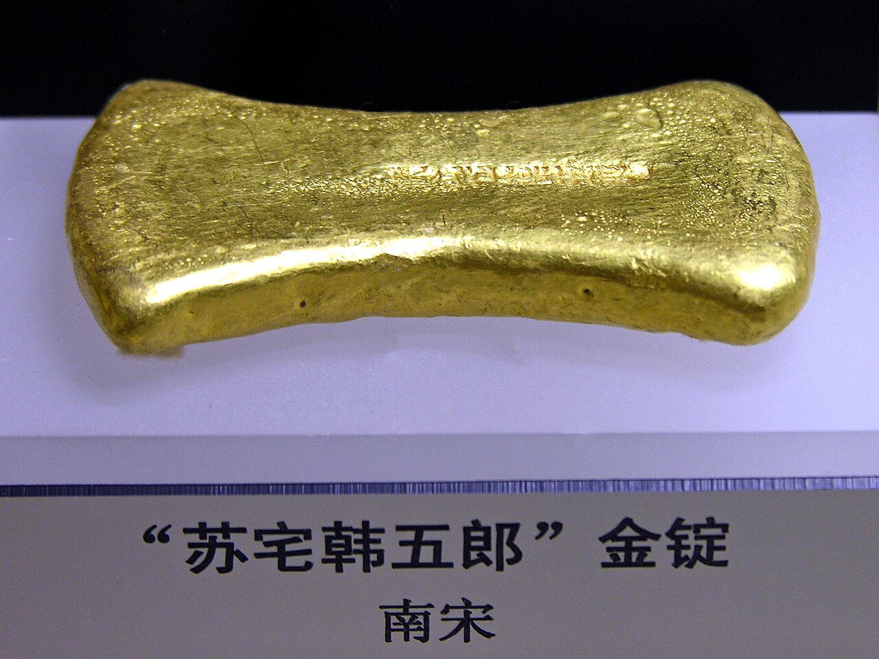 金饰价格随金价回调：老凤祥足金饰品报1212元/克，单